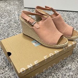 TOMS wedges